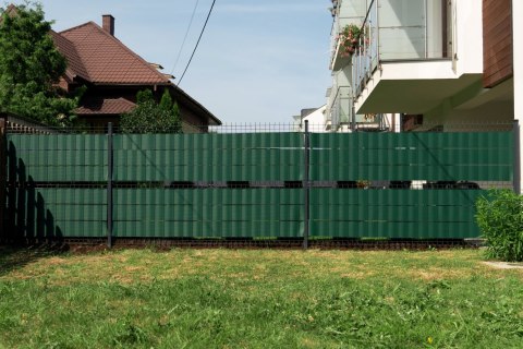Taśma ogrodzeniowa PASKI 6 x 2,55mb ORANGE 19cm PROTECTO™ ZIELONA + 12 klipsów GRATIS