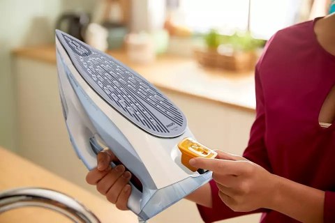 Philips | DST7011/20 | Steam Iron | 2600 W | Water tank capacity 300 ml | Continuous steam 45 g/min | Steam boost performance 22 Philips | DST7011/20 | Steam Iron | 2600 W | Water tank capacity 300 ml | Continuous steam 45 g/min | Steam boost performance 22