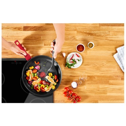 TEFAL | G2730422 | Daily Chef Pan | Frying | Diameter 24 cm | Suitable for induction hob | Fixed handle | Red TEFAL | G2730422 | Daily Chef Pan | Frying | Diameter 24 cm | Suitable for induction hob | Fixed handle | Red