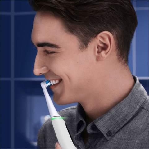 Oral-B Electric Toothbrush | iO6 | Rechargeable | For adults | Number of brush heads included 1 | Number of teeth brushing modes Oral-B Electric Toothbrush | iO6 | Rechargeable | For adults | Number of brush heads included 1 | Number of teeth brushing modes