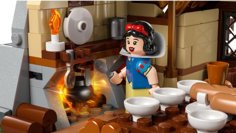 LEGO 43242 Disney Chatka Królewny Śnieżki i siedmi LEGO 43242 Disney Chatka Królewny Śnieżki i siedmi